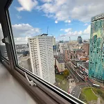 C - Newley Renovated Private Self-Contained Room In A Shared Apartment In Birmingham City Centre