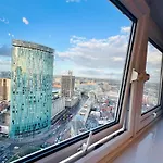 C - Newley Renovated Private Self-Contained Room In A Shared Apartment In Birmingham City Centre
