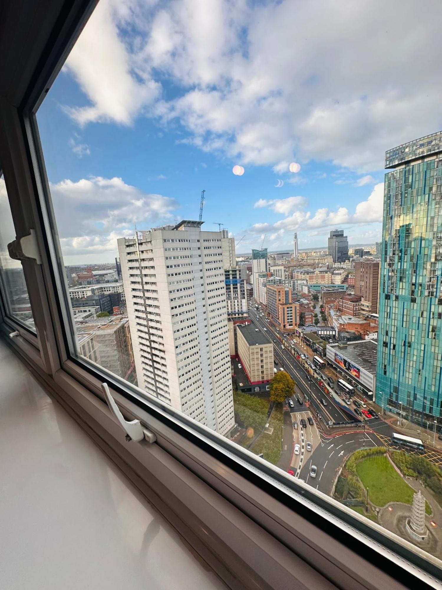 C - Newley Renovated Private Self-contained In A Shared In Centre Guest house Birmingham