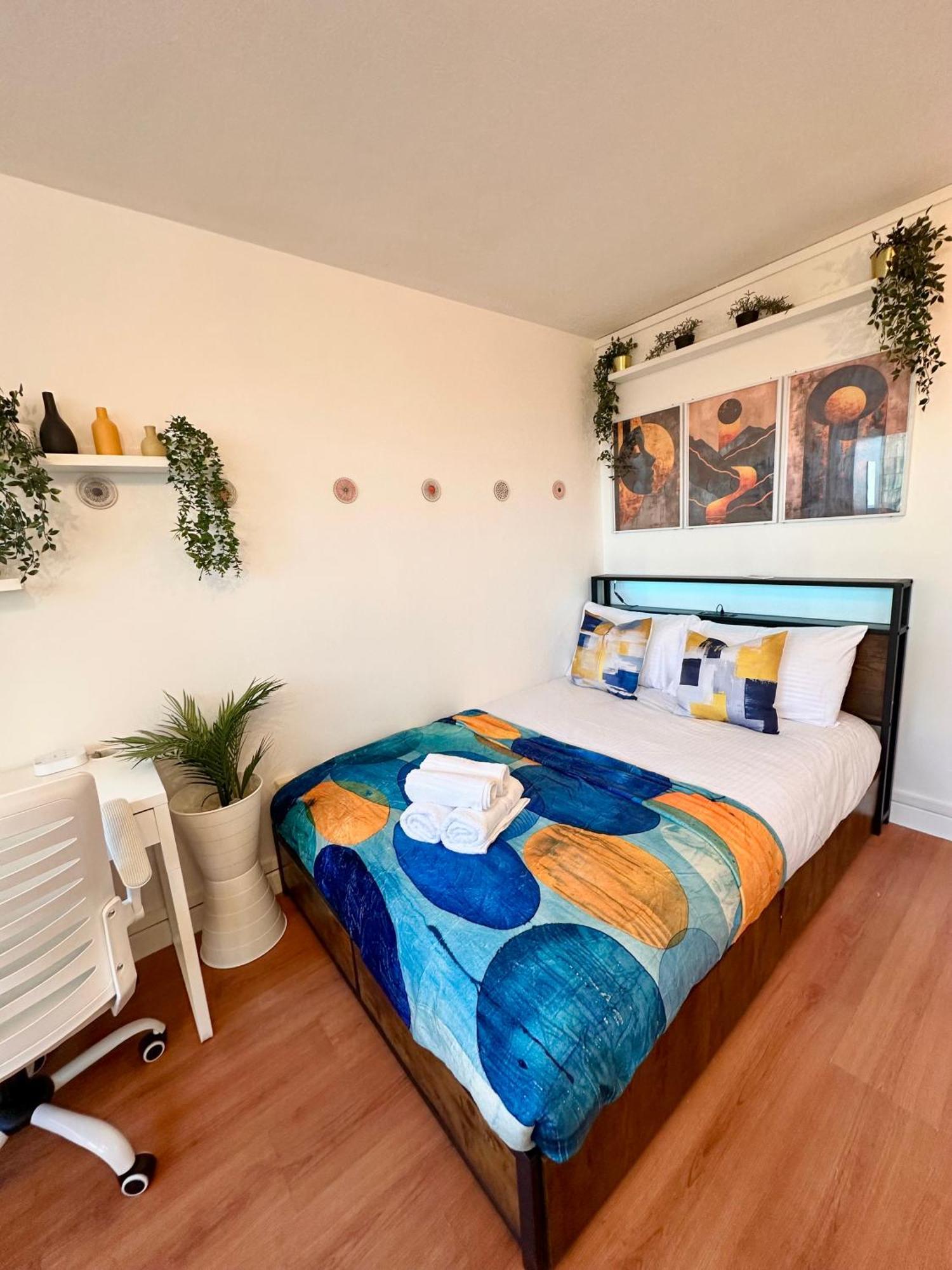 C - Newley Renovated Private Self-contained In A Shared In Centre Birmingham