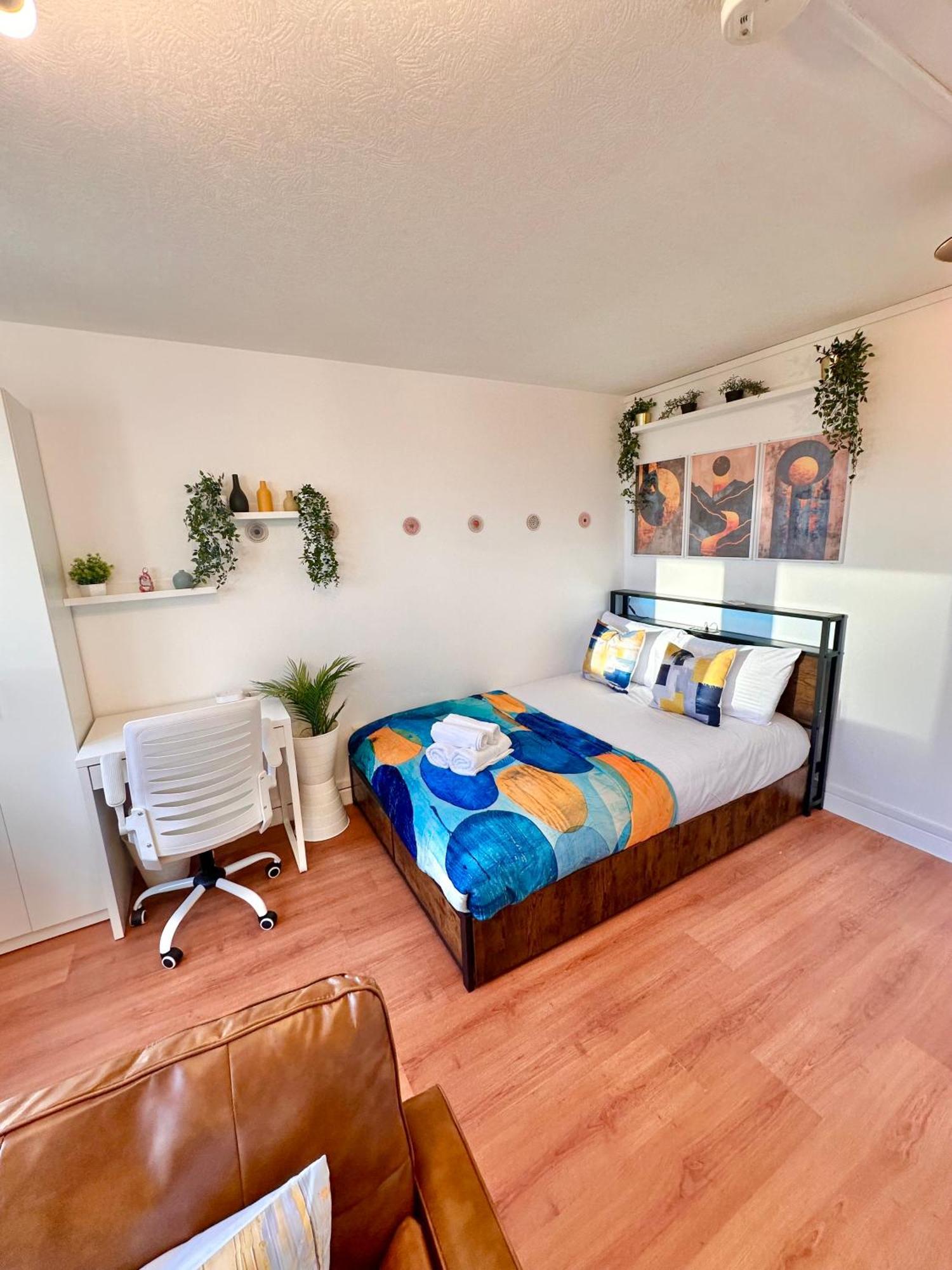 Guest house C - Newley Renovated Private Self-contained In A Shared In Centre
