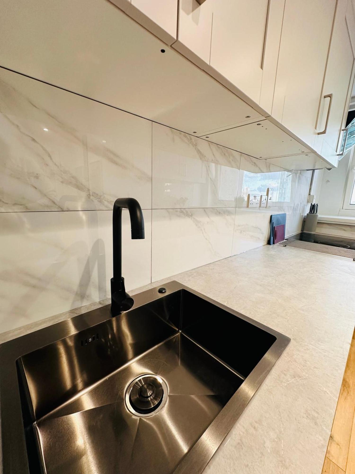 Guest house C - Newley Renovated Private Self-contained In A Shared In Centre