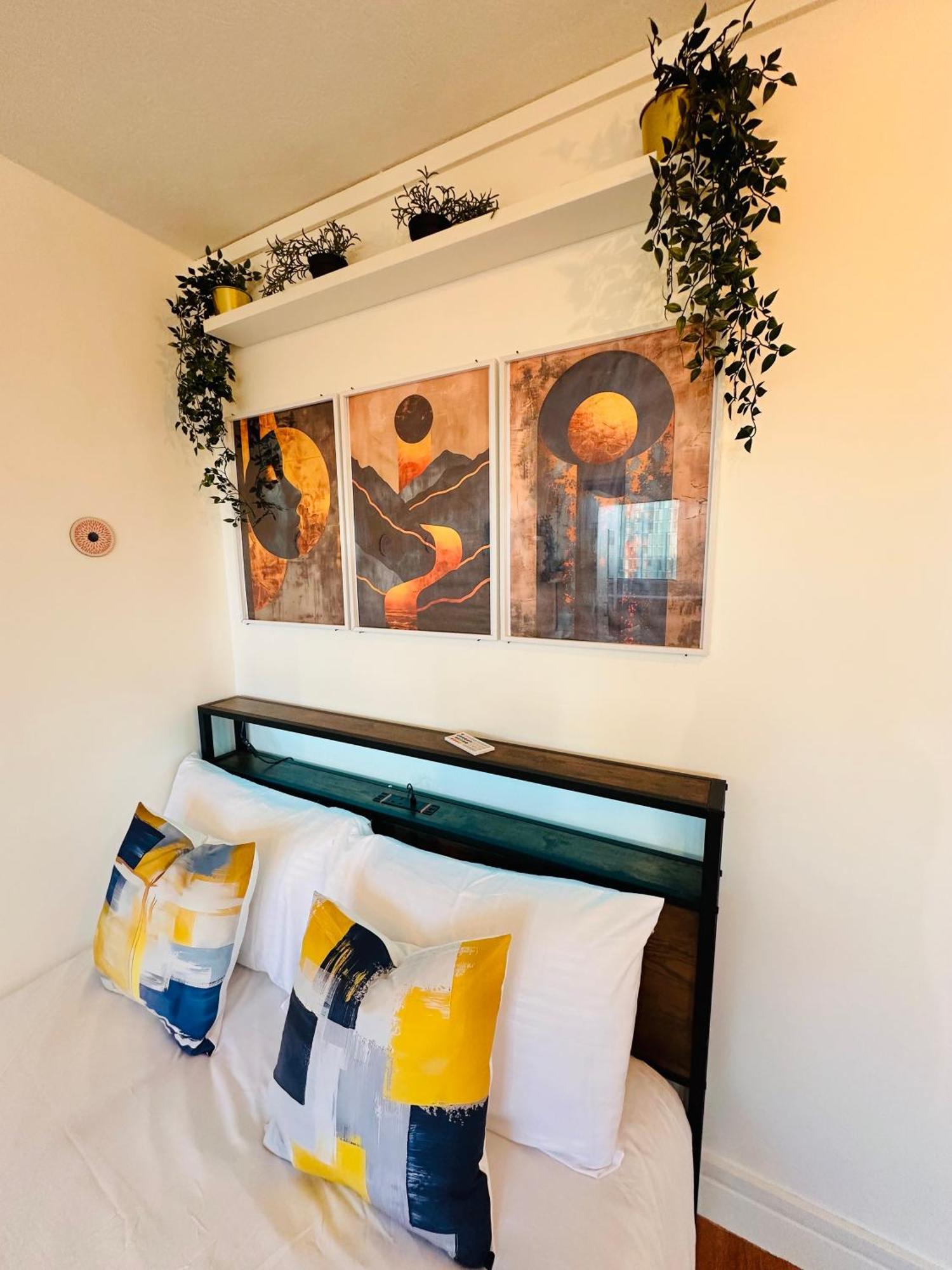 C - Newley Renovated Private Self-contained In A Shared In Centre
