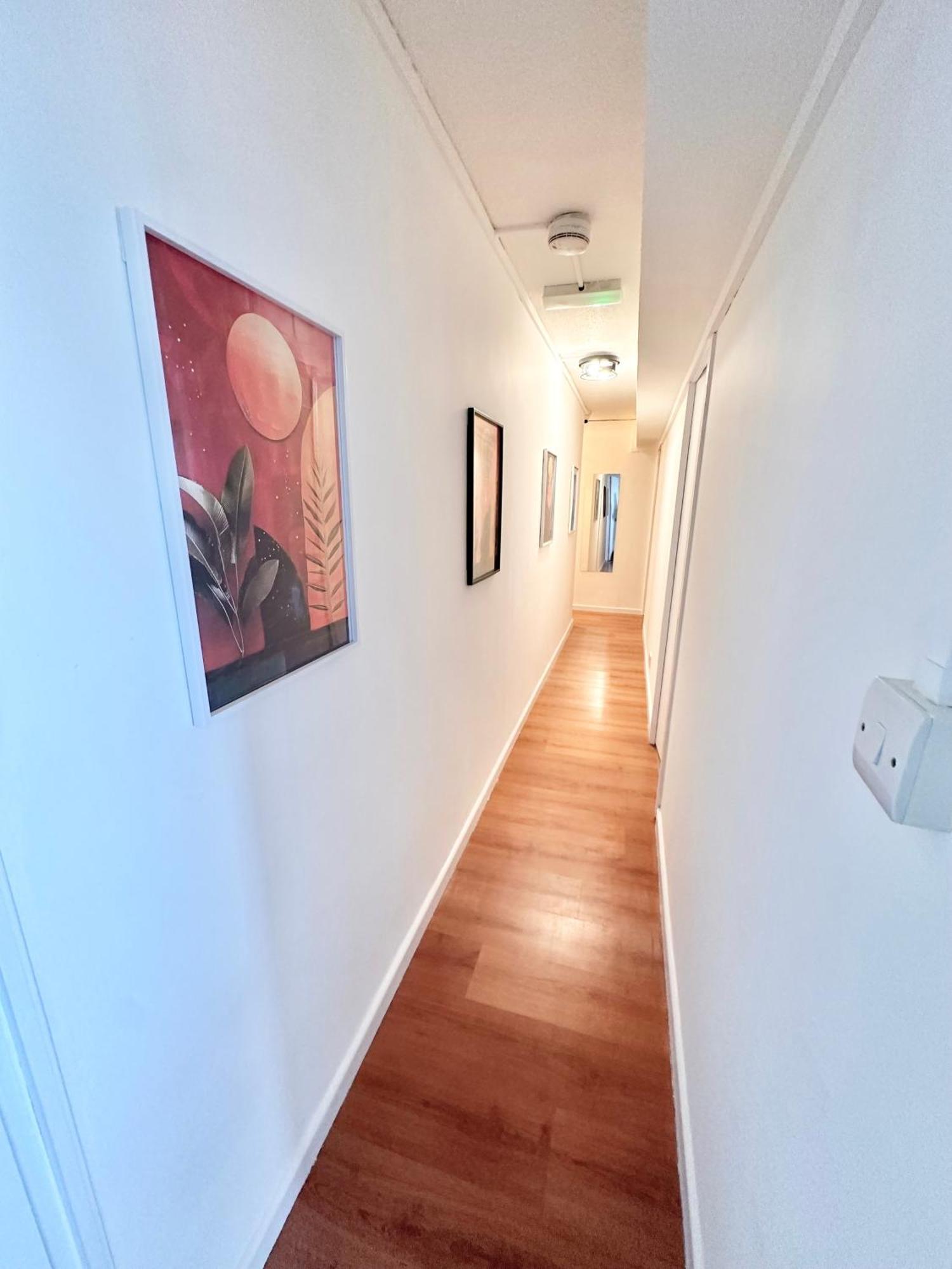 C - Newley Renovated Private Self-contained In A Shared In Centre